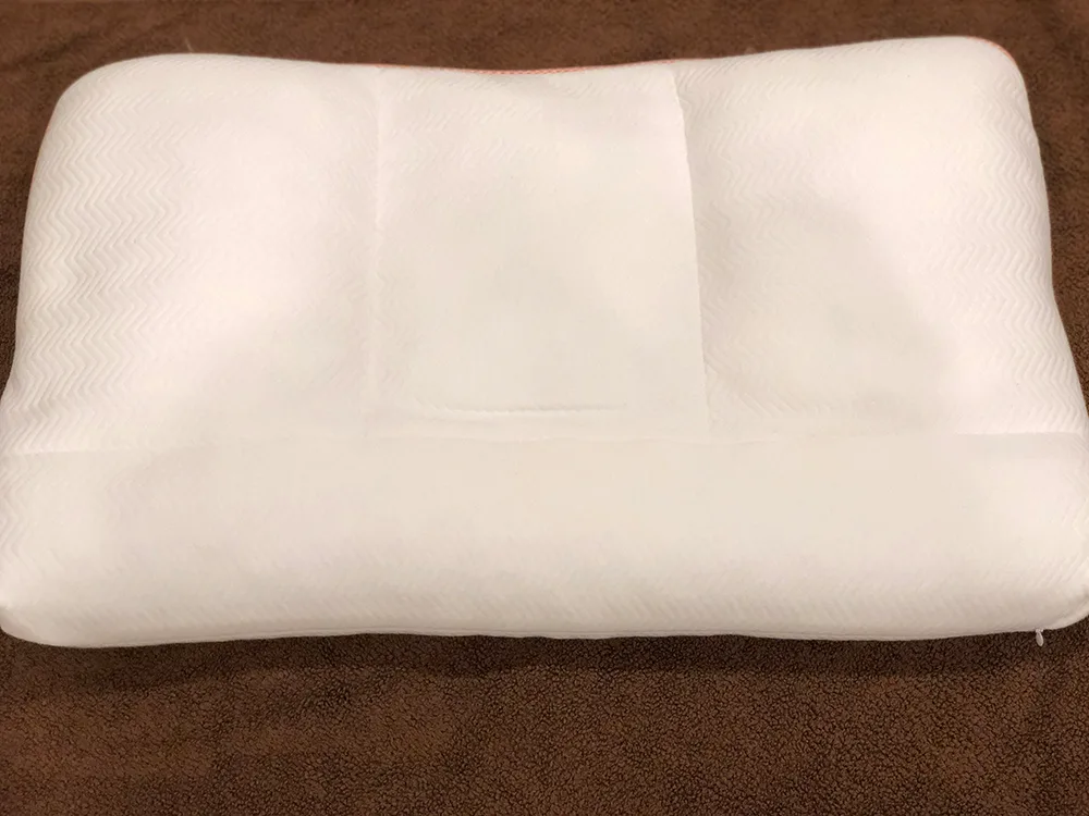 身体の状態を確認しながら枕を作成